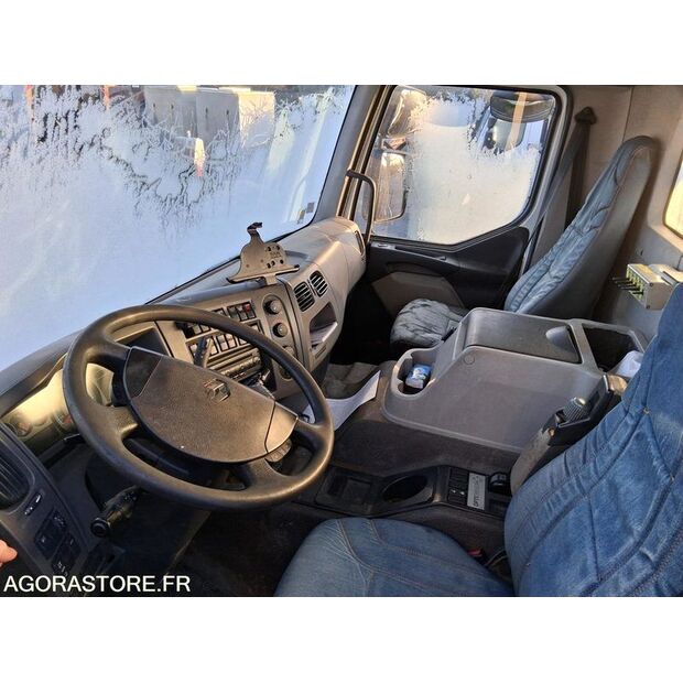 2016 Renault T-47827869