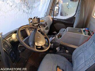 2013-renault-premium-1462890-47827941