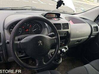 2012-peugeot-expert-1462894-47828039