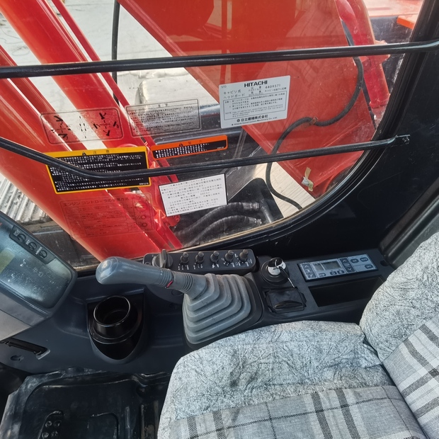 2025 Hitachi ZX200-47836792