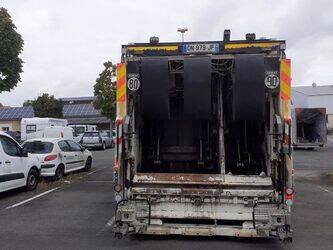 2015-daf-cf330-1462938-47841844