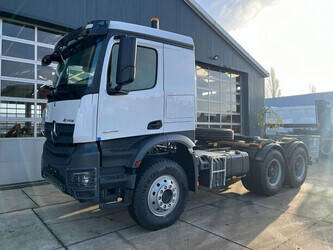 صورة ل رؤوس شاحنات 2025 مرسيدس بنز Actros 4048S
