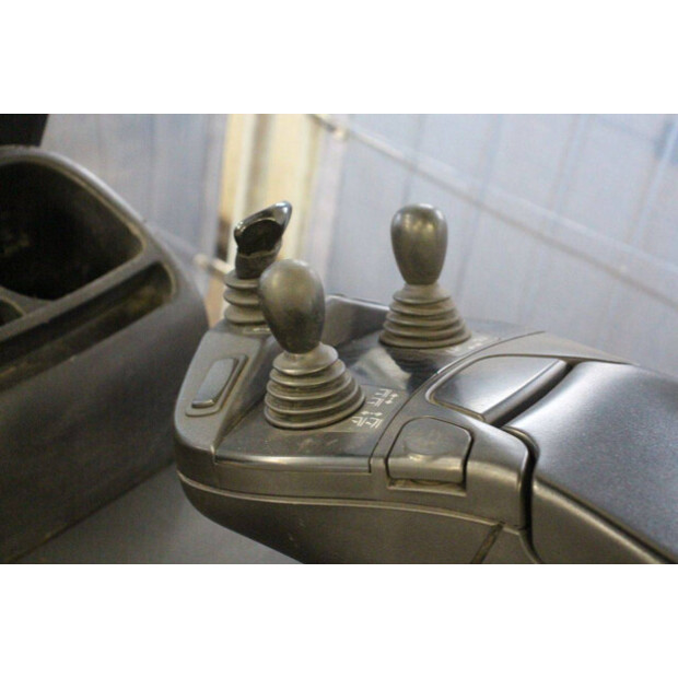 ليندي E16-47870628