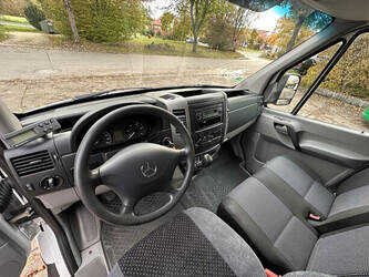 2012-mercedes-benz-sprinter-516-1463346-47872428