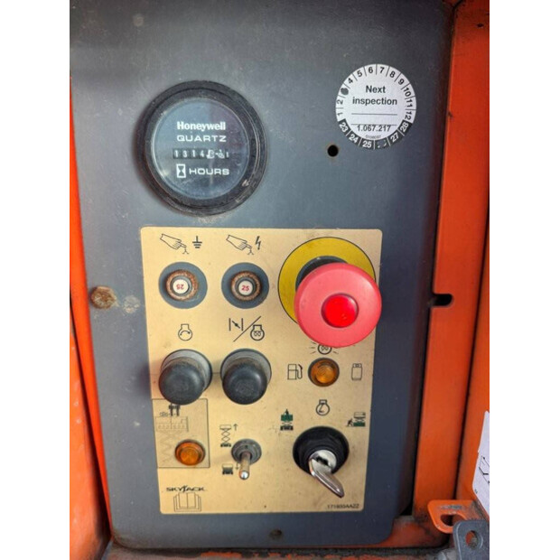 2015 SkyJack SJ6832RT-47874815
