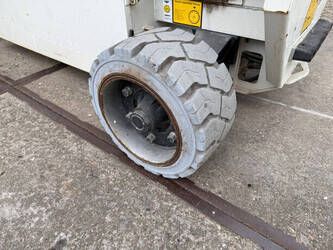 2016-holland-lift-hl84-e14-47874985