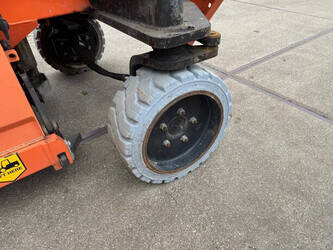 2014-holland-lift-x-105el16-47875168
