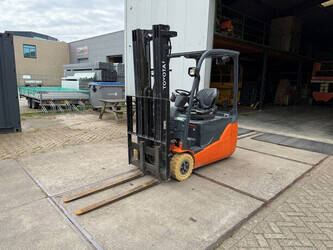 2012-toyota-8fbet16-1463398-47875193