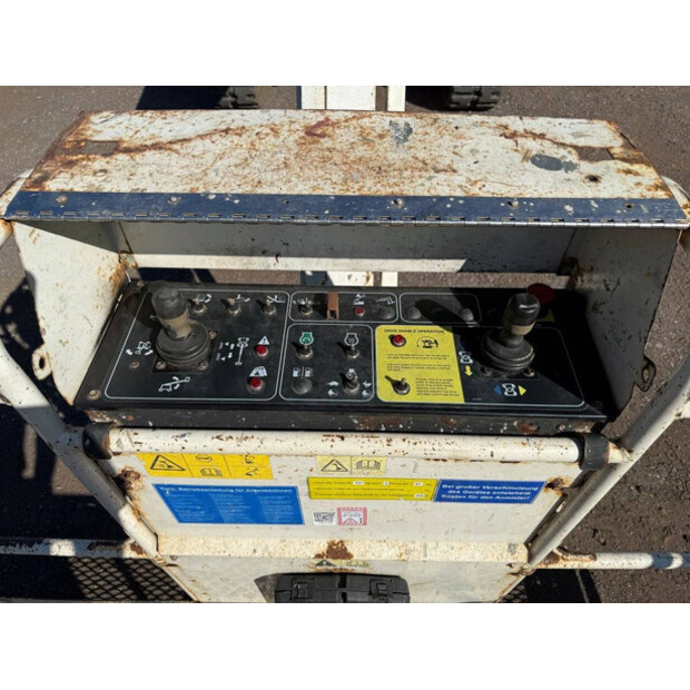 2015 Genie S-65 TRAX-47875442