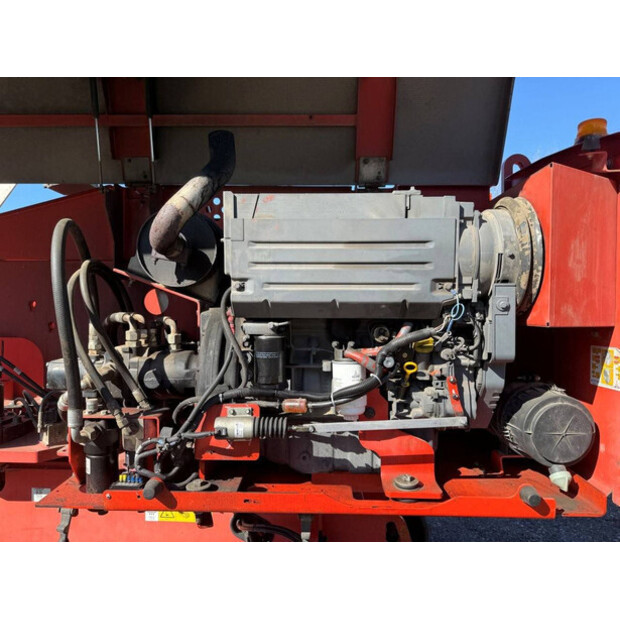 2015 Genie S-65 TRAX-47875457