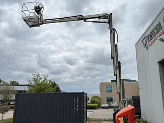 2015-jlg-toucan-12e-plus-47875927