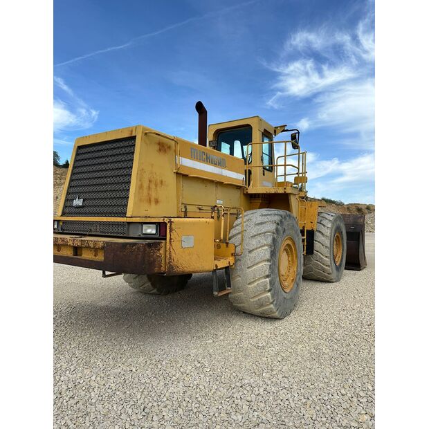 1981 اوسا D600 APG-47884374
