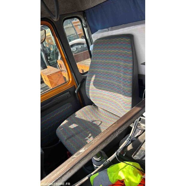 1996 رينو M180-47887408