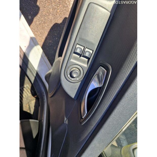 2016 Renault Clio-47887628