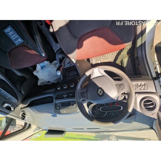 2016 Renault Clio-47887629