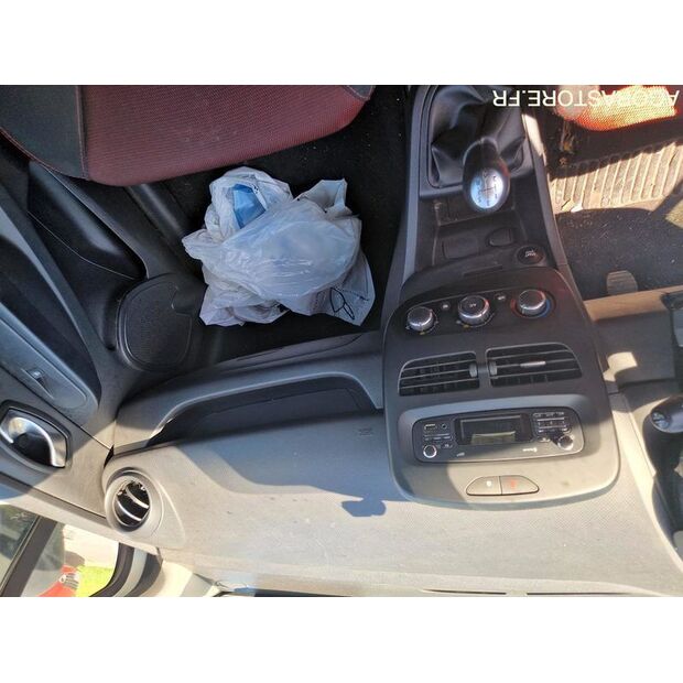 2016 Renault Clio-47887631