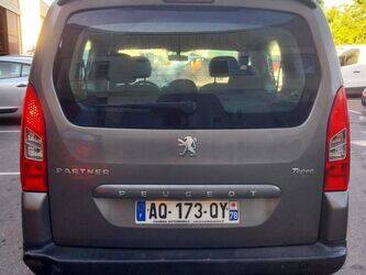 2010-peugeot-partner-1463541-47887803