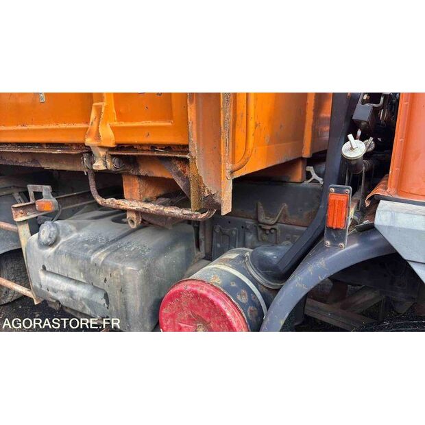 2000 Renault M150-47887948