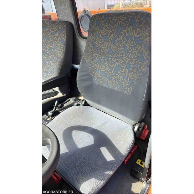 2000 Renault M150-47887949