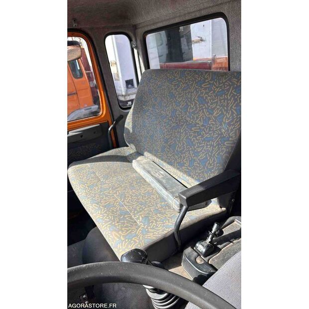 2000 Renault M150-47887950