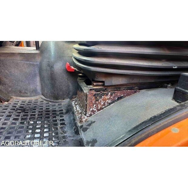 2000 Renault M150-47887951