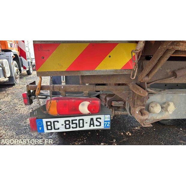2000 Renault M150-47887956