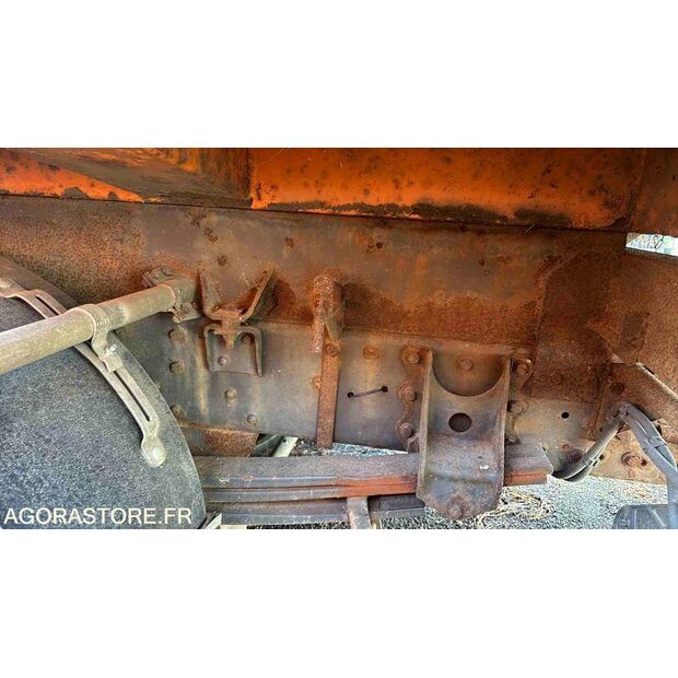 2000 Renault M150-47887957
