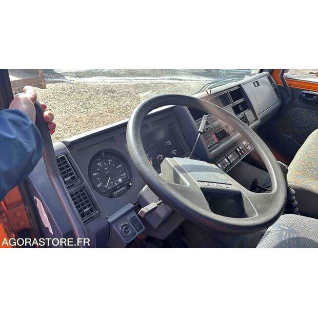 2000 Renault M150-47887960