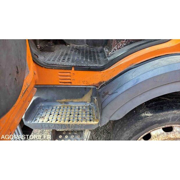 2000 Renault M150-47887964
