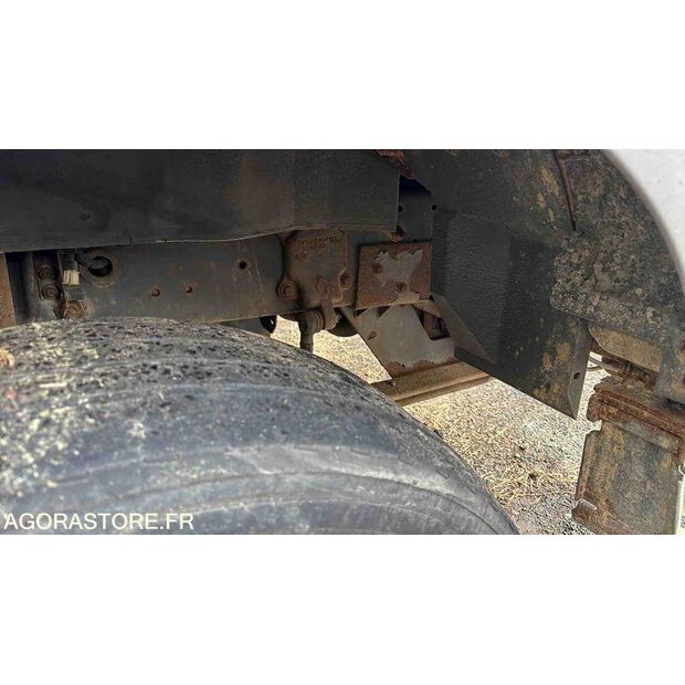 2000 Renault M150-47887968