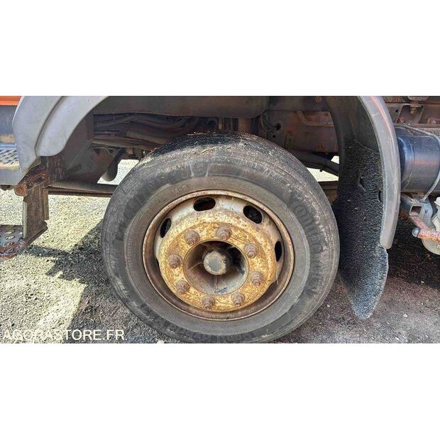 2000 Renault M150-47887970