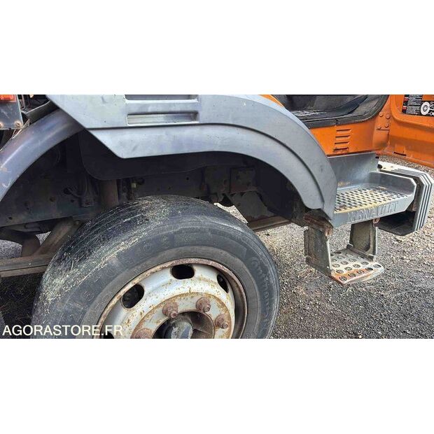 2000 Renault M150-47887971