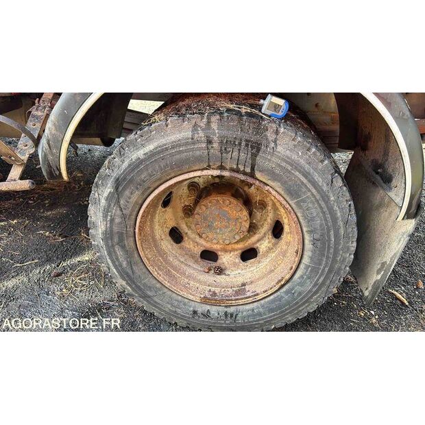 2000 Renault M150-47887973
