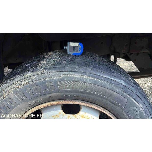 2000 Renault M150-47887974