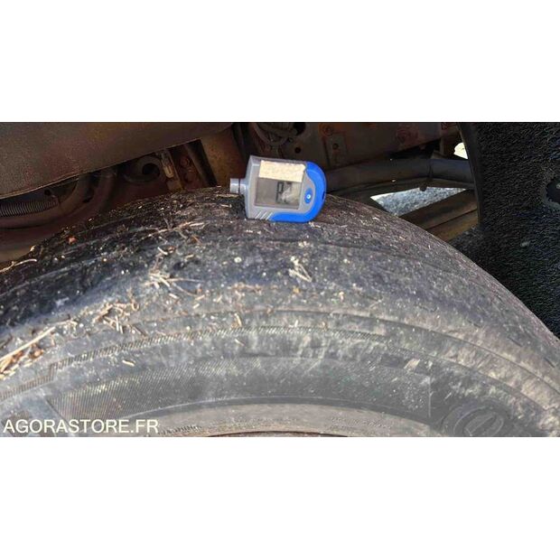2000 Renault M150-47887977