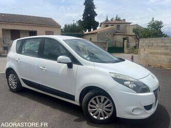 2010-renault-megane-1463552-47888212