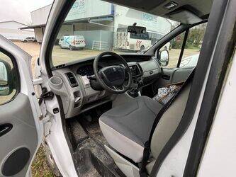 2003-renault-trafic-1463555-47888269