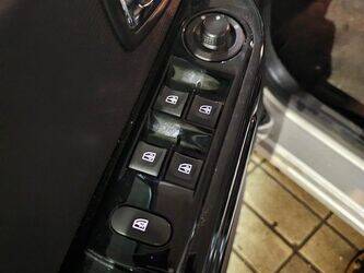2014-renault-clio-1463570-47888780