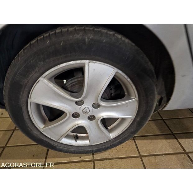 2014 Renault Clio-47888796