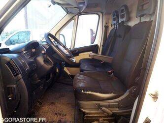 2014-peugeot-boxer-1463590-47889380