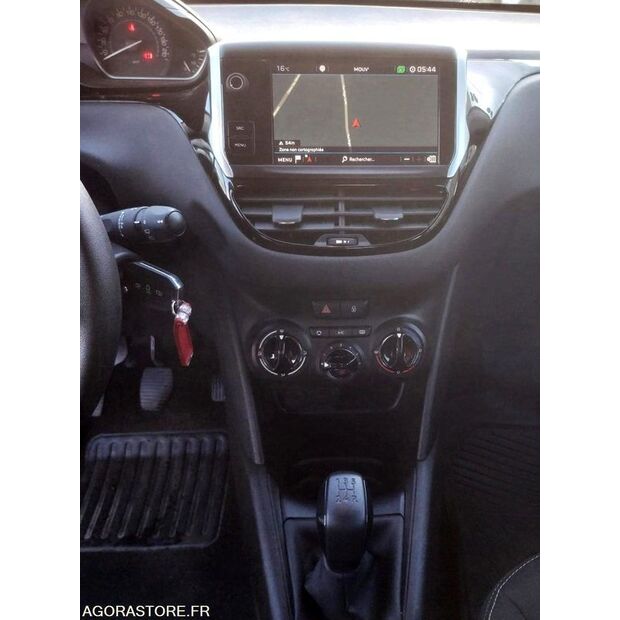 2018 بيجو 208-47889422