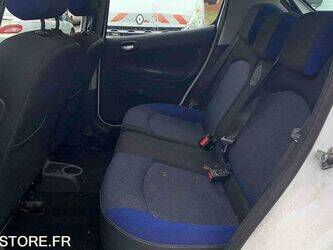 2012-peugeot-206-1463599-47889700