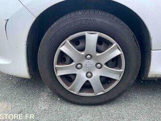 2012-peugeot-206-1463599-47889710