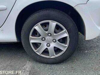 2012-peugeot-206-1463599-47889711