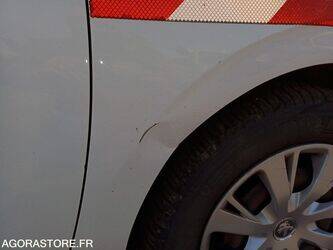 2015-peugeot-208-1463608-47890077