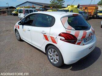 2015-peugeot-208-1463608-47890081