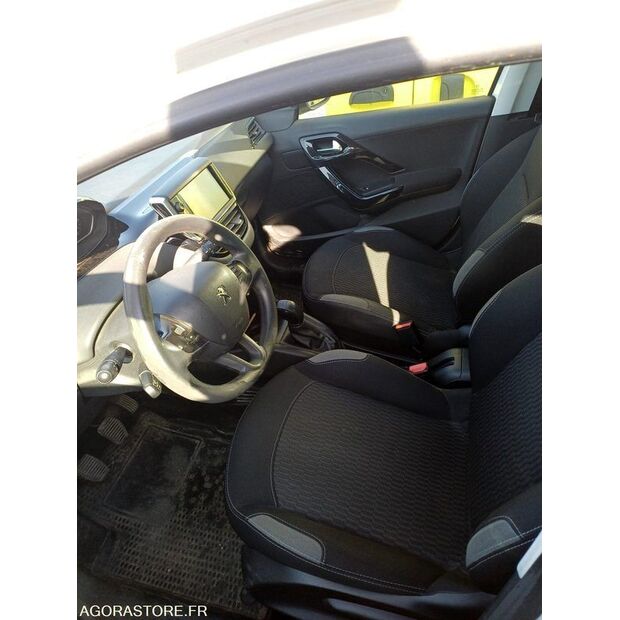 2015 Peugeot 208-47890083