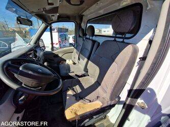 2009-renault-master-1463610-47890188