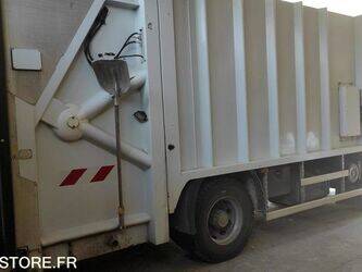 2006-renault-premium-1463611-47890232