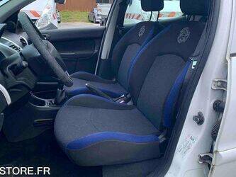 2012-peugeot-206-1463615-47890324